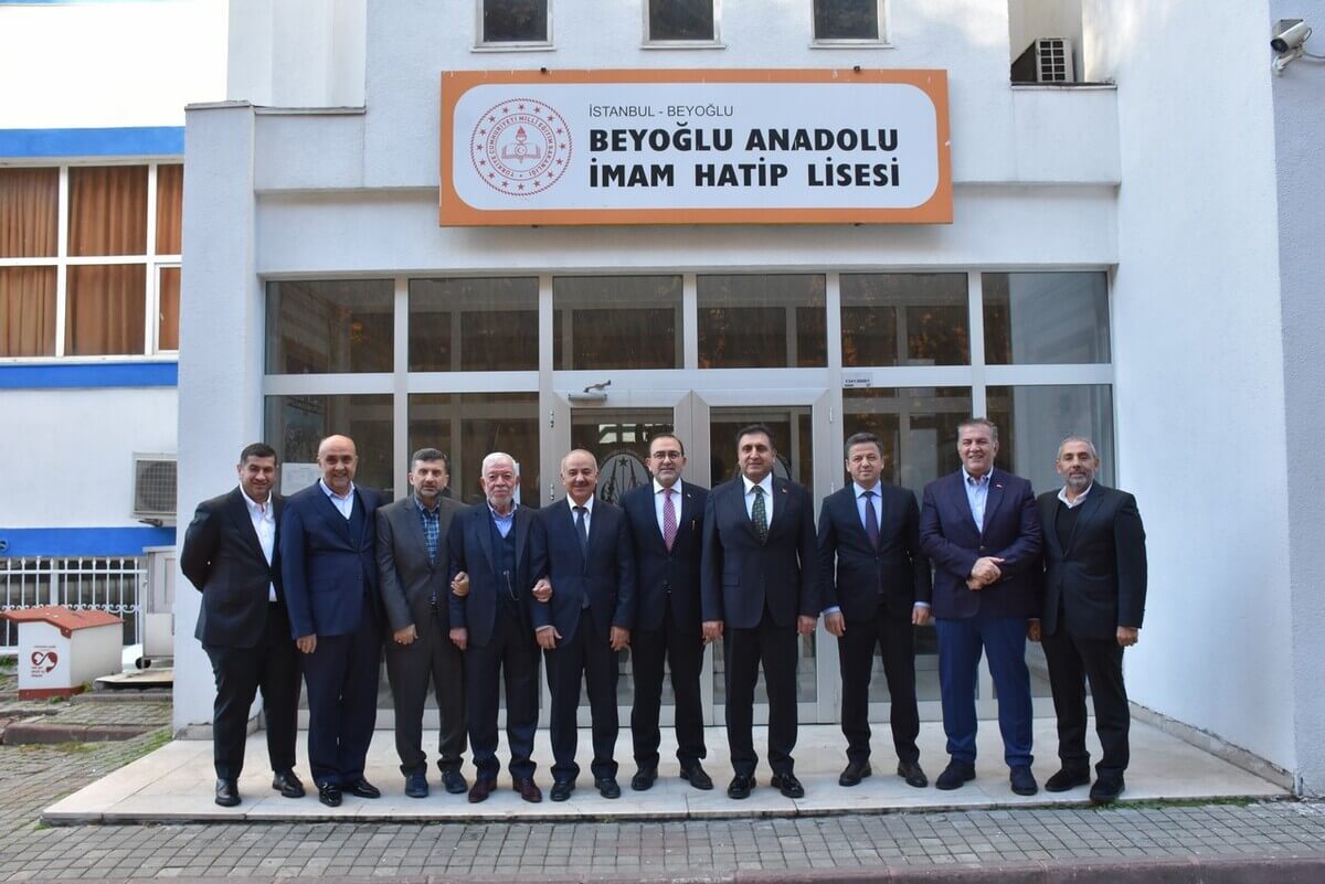 Beyoğlu Anadolu İmam Hatip Lisesine İstanbul İl Milli Eğitim Müdüründen Ziyaret